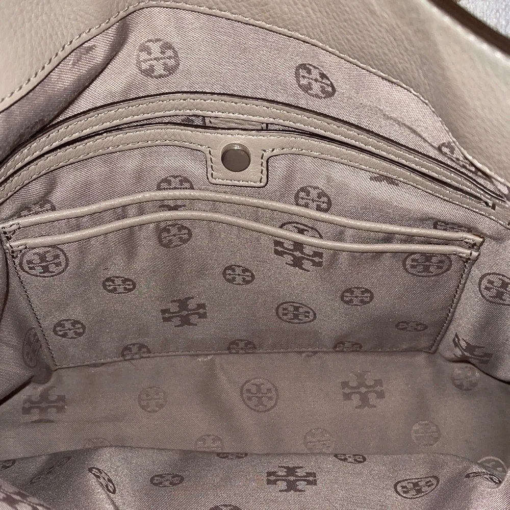 Tory Burch Perforated Leather Tan Handbag with 3 Compartments Tory Burch